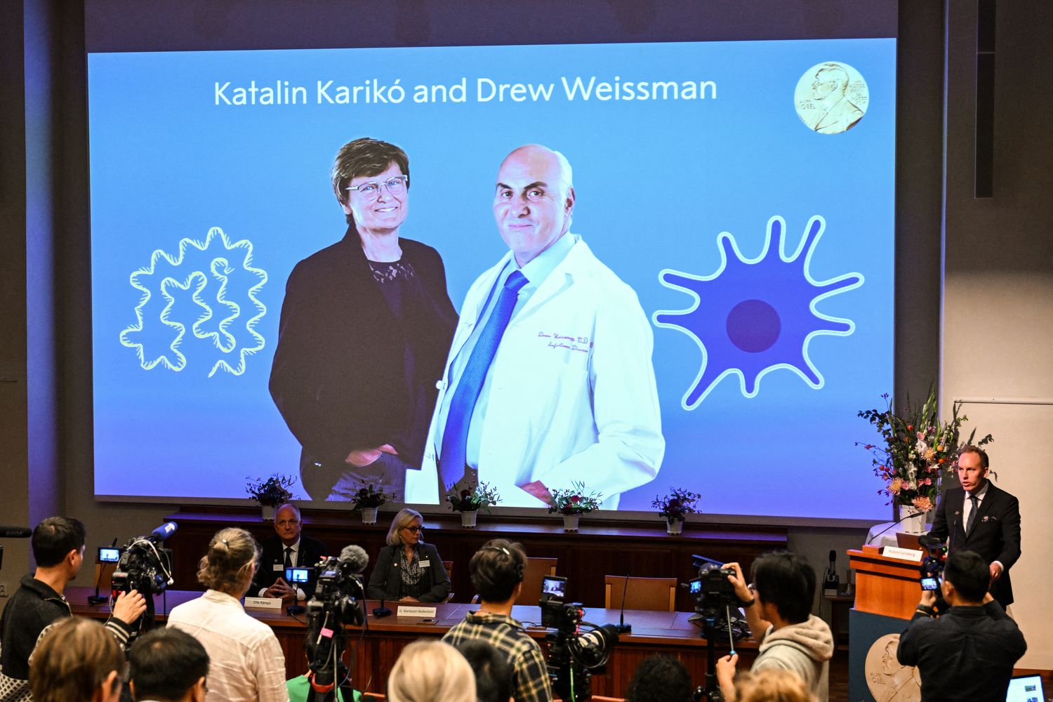 I premi Nobel per la Medicina Karik&ograve; e Weissman&nbsp;