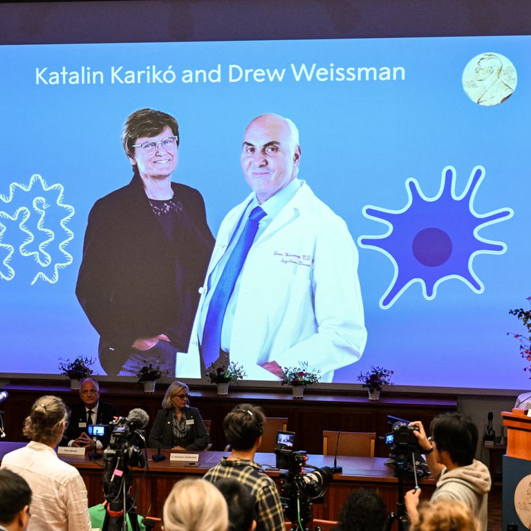 I premi Nobel per la Medicina Karik&ograve; e Weissman&nbsp;