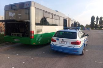 La polizia stradale e il bus