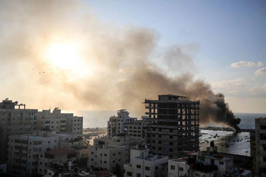 Colpito il porto di Gaza