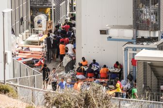 migranti giudice apostolico trattenimenti