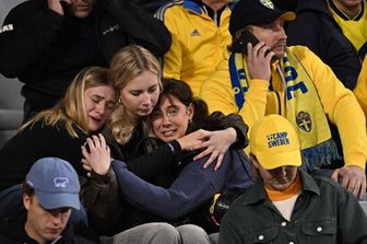 Tifosi allo stadio di Bruxelles dopo l'attentato&nbsp;