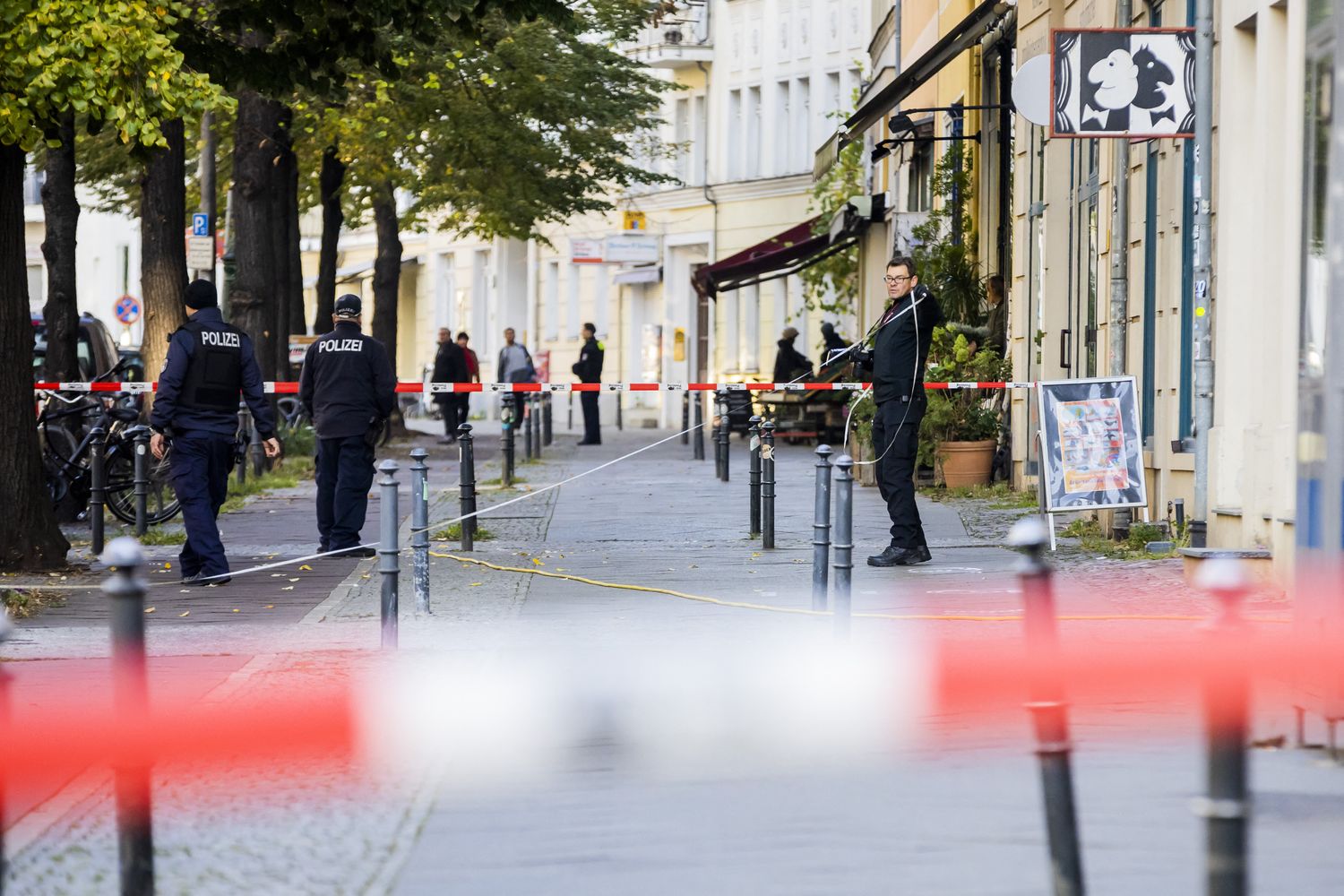 Polizia davanti la sinagoga