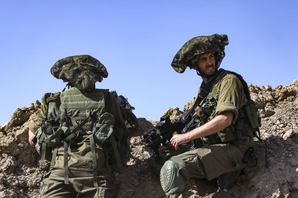 Soldati israeliani schierati nei pressi della Striscia di Gaza