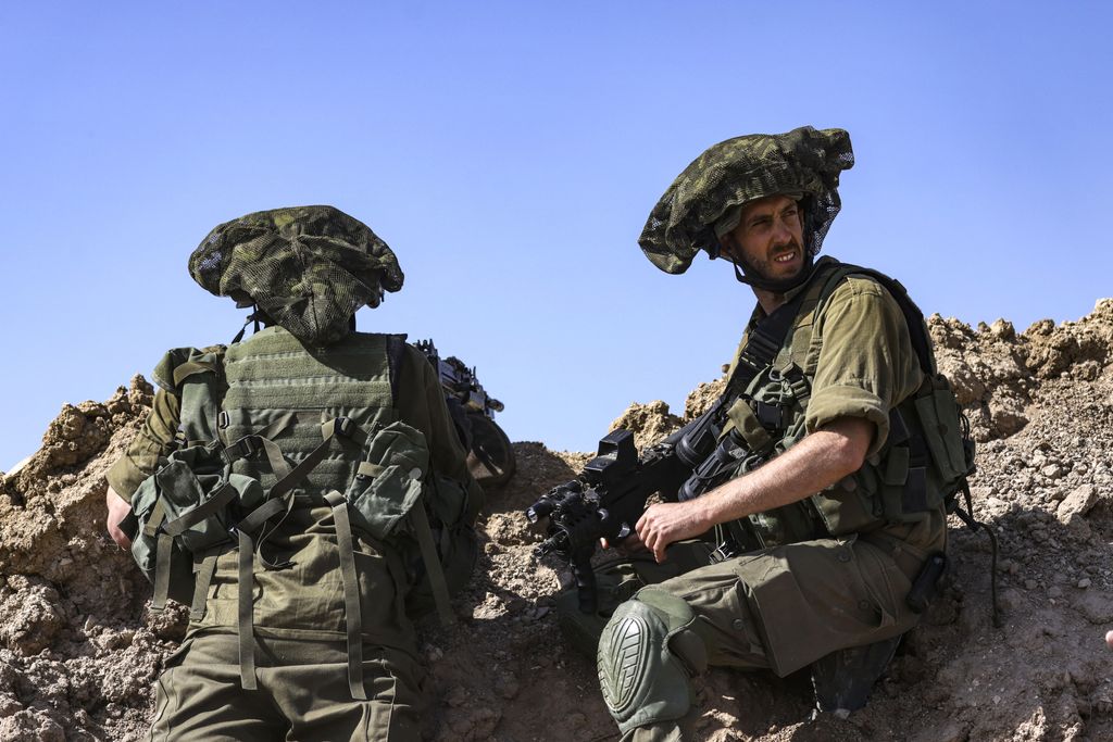 Soldati israeliani schierati nei pressi della Striscia di Gaza