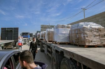 Camion di aiuti al valico di Rafah&nbsp;