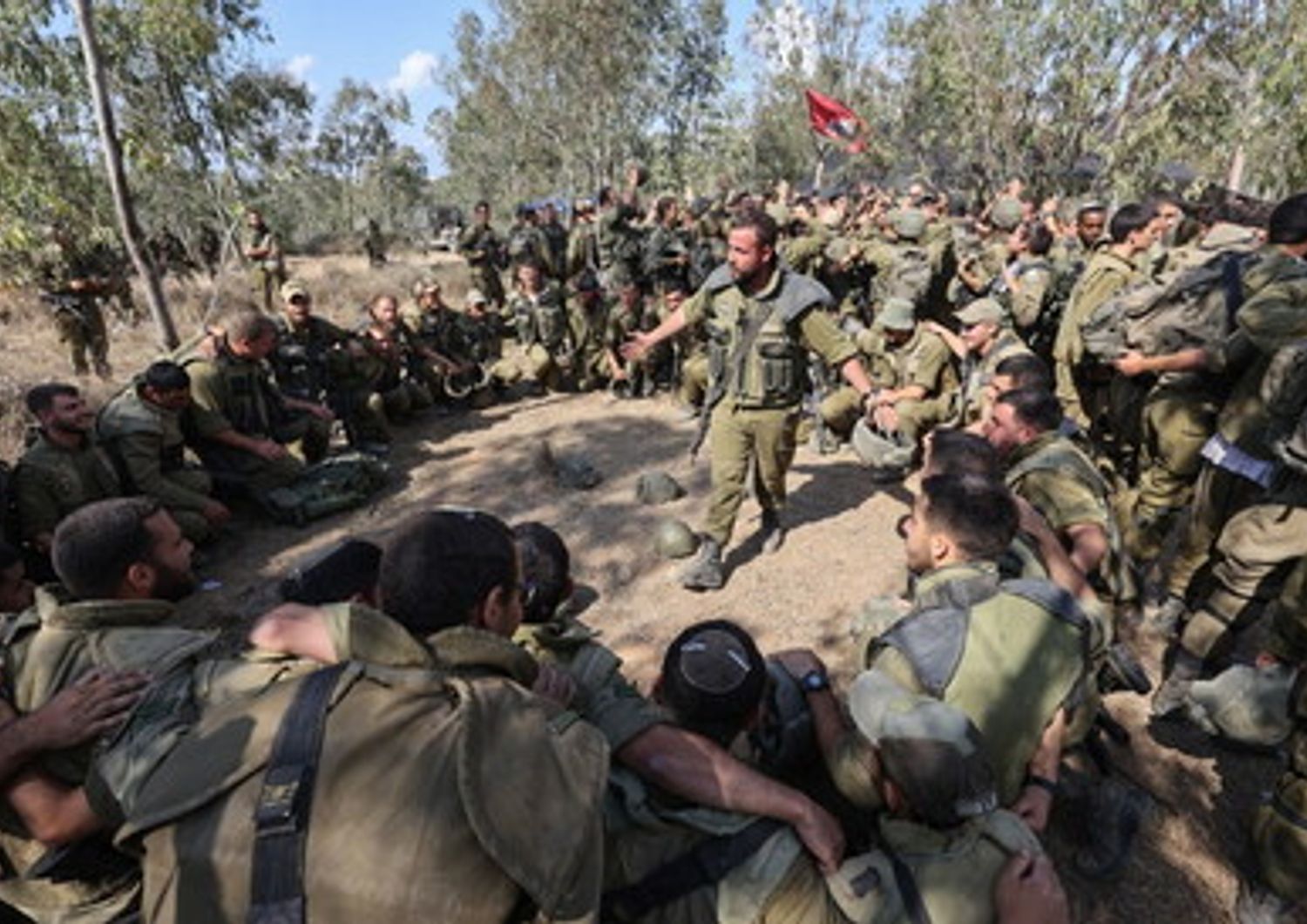 Truppe israeliane preparano l'attacco di terra