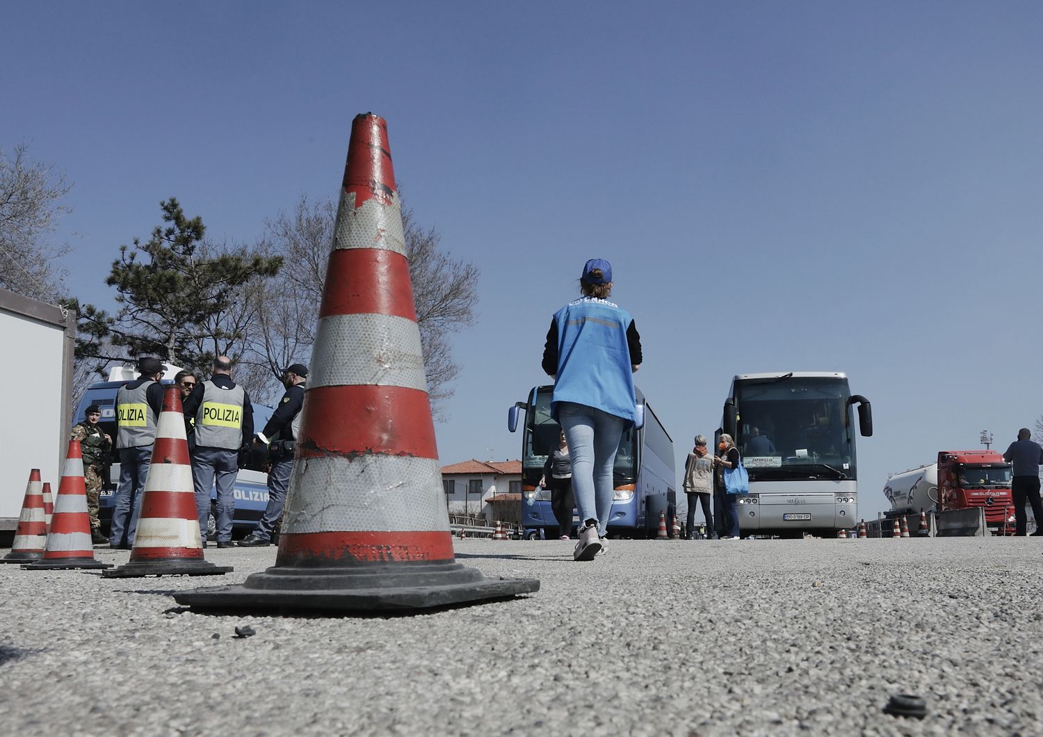 terrorismo controlli confine slovenia camion coda