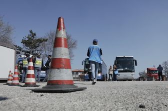 terrorismo controlli confine slovenia camion coda