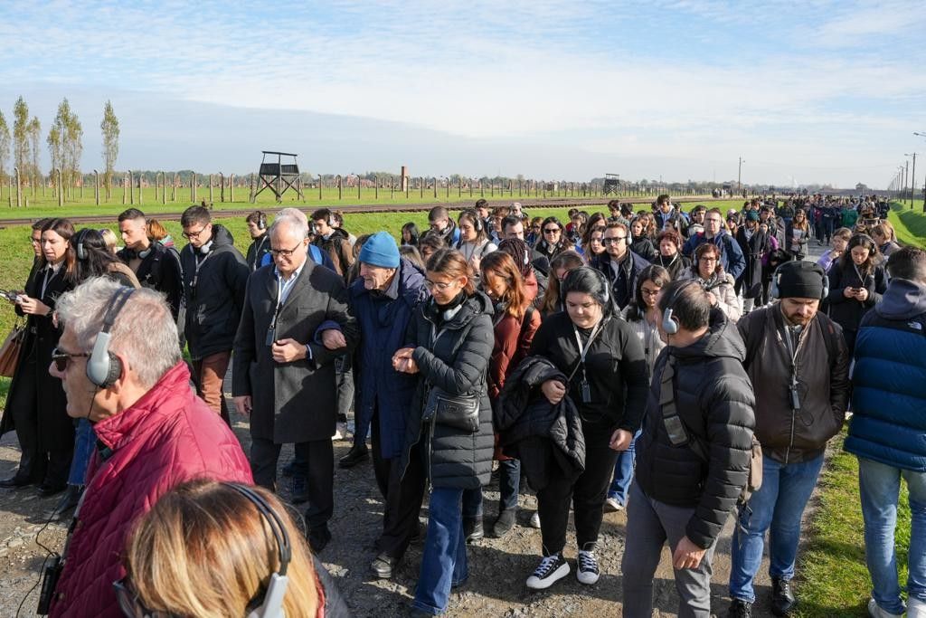Gli studenti a Birkenau con il sindaco Gualtieri