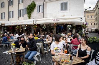 ristoranti tavoli aperto italiani