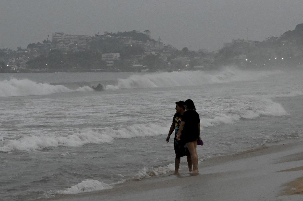 La costa di Acapulco investita dall'uragano
