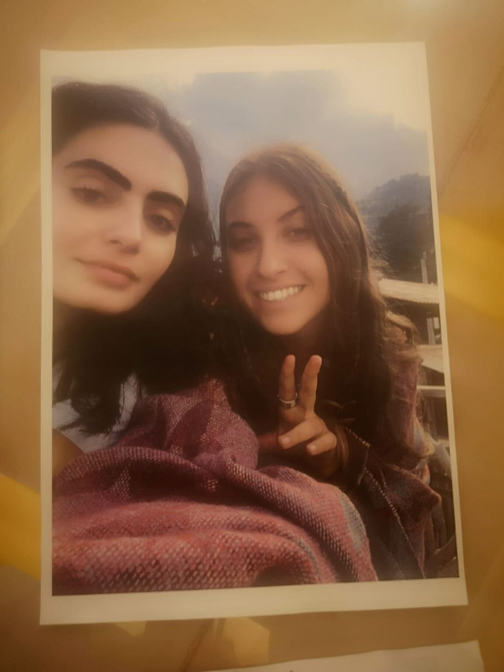 Shira con la sua migliore amica, morta anche lei nell'attacco