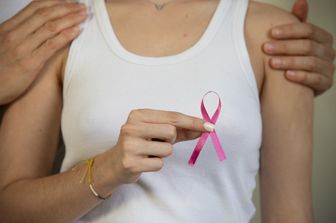 Tumori varianti genetiche influenzano terapia ormonale seno
