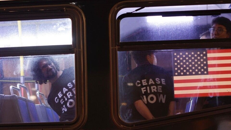 I treni pieni di manifestanti