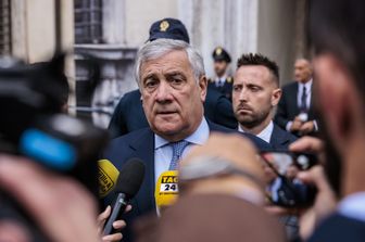 Il ministro degli Esteri Antonio Tajani fuori palazzo Chigi
