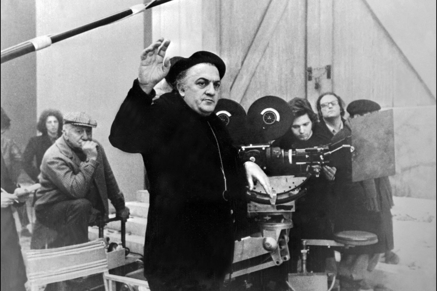 Federico Fellini sul set di &quot;Amarcord&quot;&nbsp;