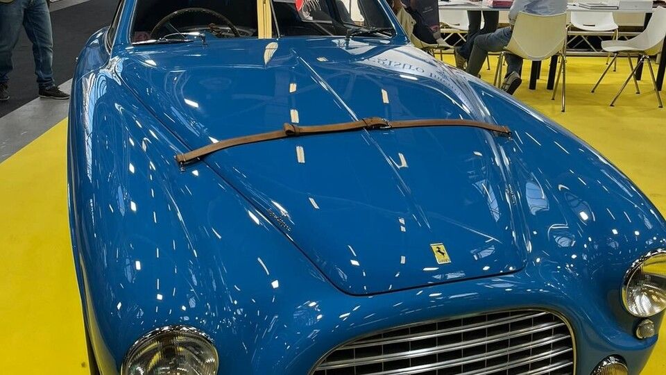 Ferrari 195 S Touring Superleggera. Prodotta dal 1950 al 1951 in 46 esemplari. Con una vettura come questa il Conte Marzotto vinse la Mille Miglia del 1950&nbsp;