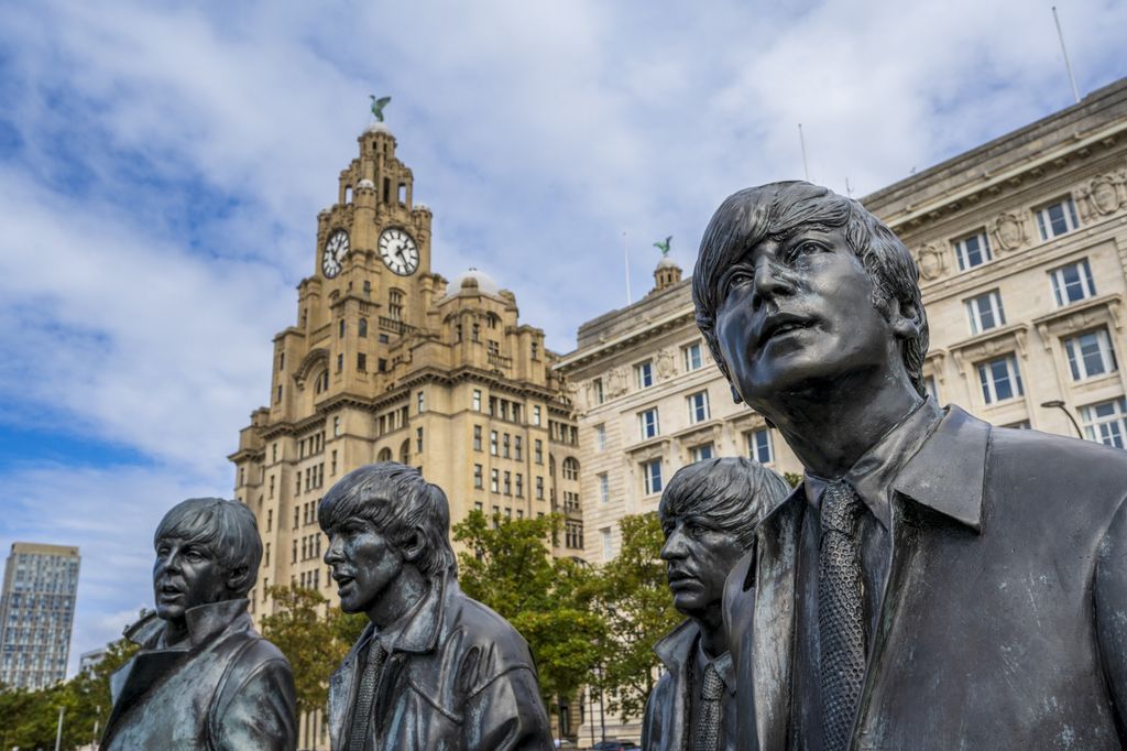 La statua dei Beatles a Liverpool