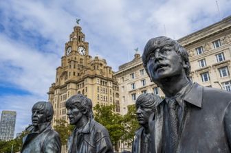 La statua dei Beatles a Liverpool