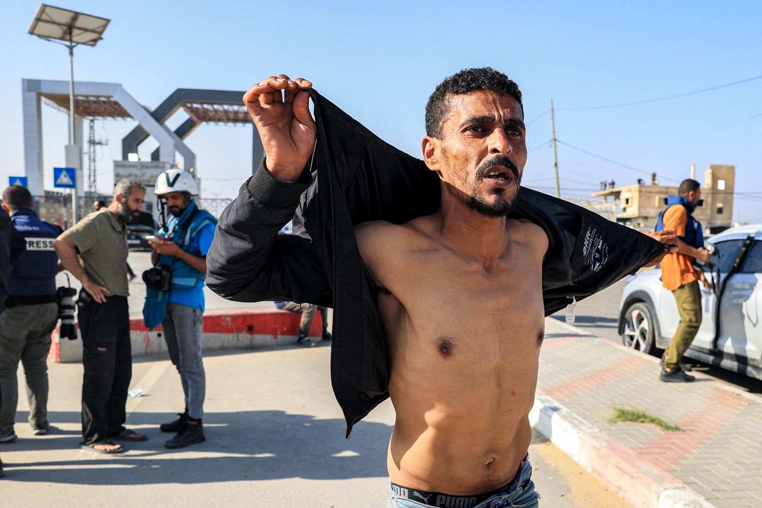 Uomo palestinese nella Striscia di Gaza