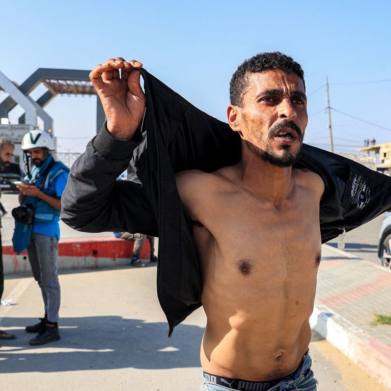 Uomo palestinese nella Striscia di Gaza