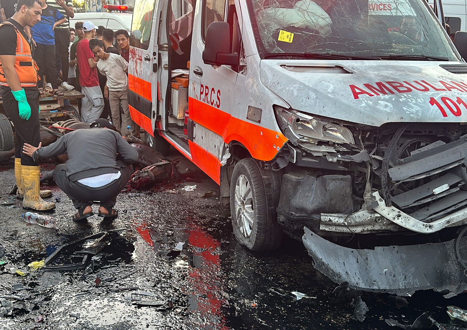 L'ambulanza colpita nel raid israeliano