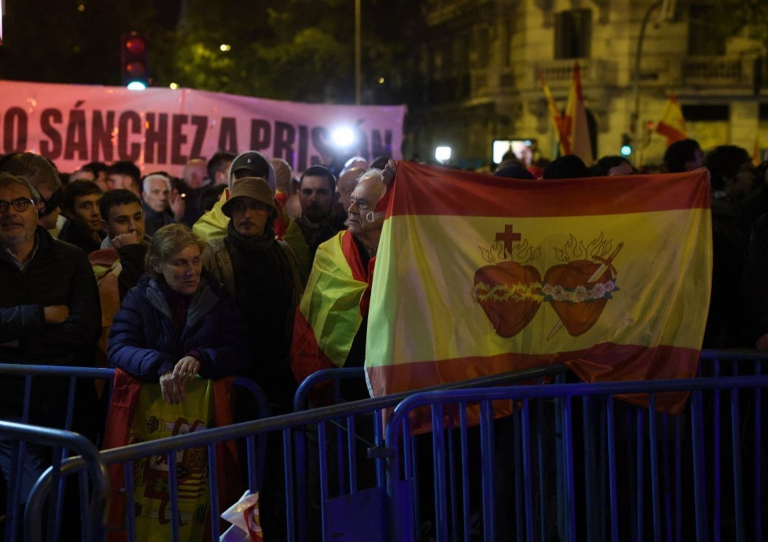 Dimostranti di estrema destra anti-amnistia a Madrid