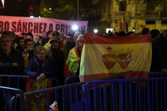 Dimostranti di estrema destra anti-amnistia a Madrid