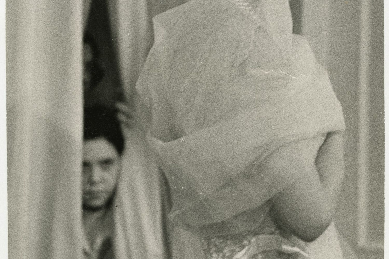 &nbsp;Maria Callas prova abiti nell'atelier Biki&nbsp;