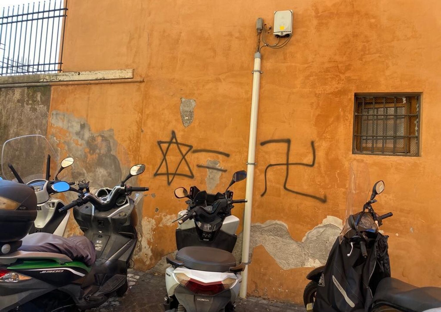 Scritte antisemite apparse al Ghetto di Roma