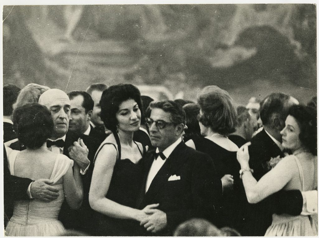 Aristotele Onassis balla con Maria Callas al veglione di fine anno all'Hotel de Paris&nbsp;