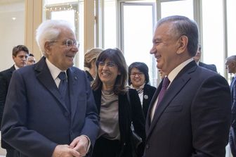 Sergio Mattarella accolto da Shavkat Mirziyoyev, presidente della Repubblica dell&rsquo;Uzbekistan, in occasione della visita ufficiale&nbsp;