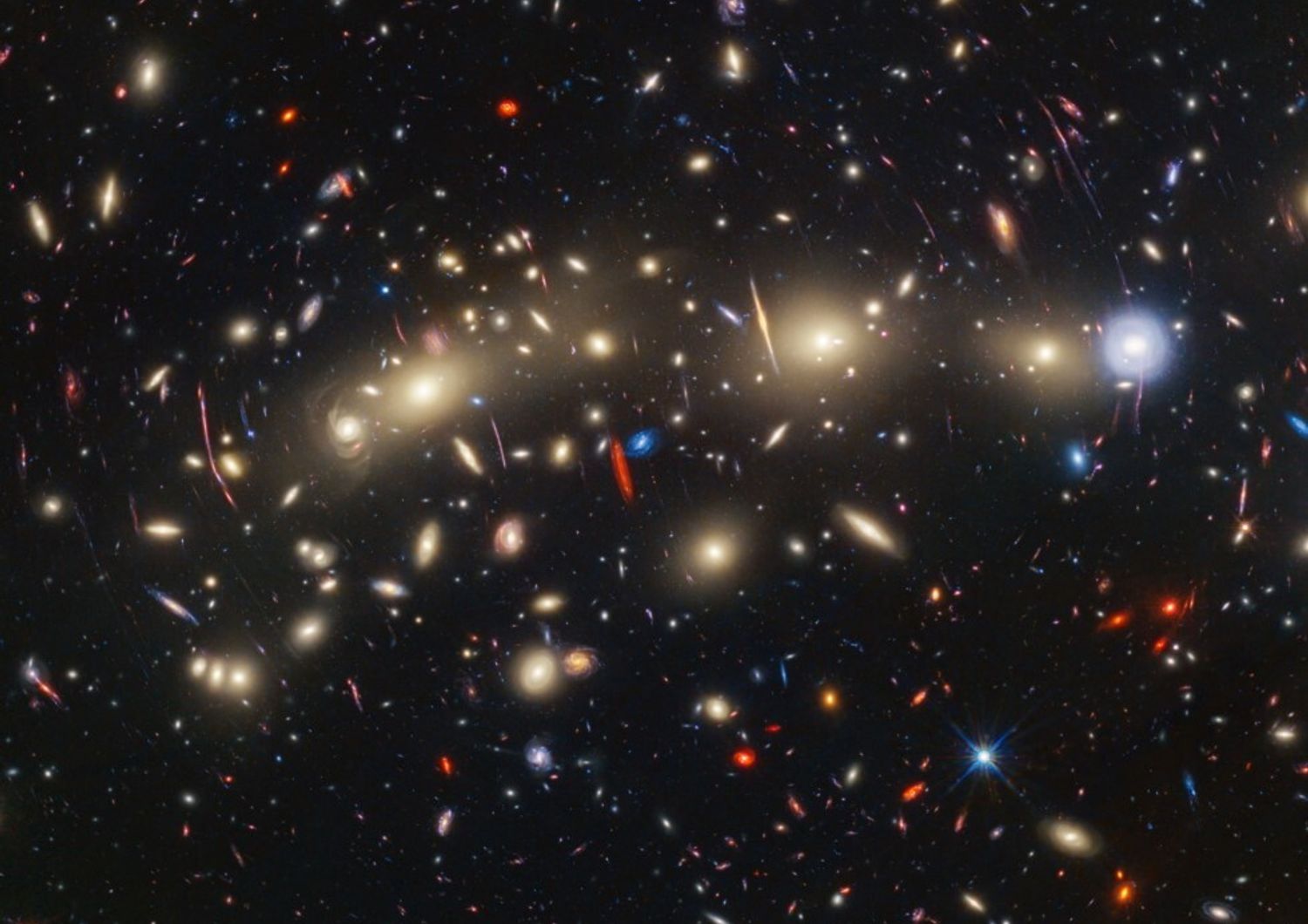 Vista pancromatica dell&rsquo;ammasso galattico MACS0416 ripreso dai telescopi Webb e Hubble&nbsp;