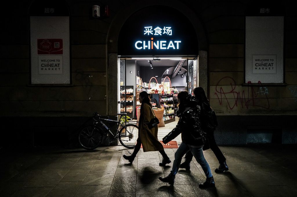 Un negozio di via Sarpi, nella Chinatown di Milano