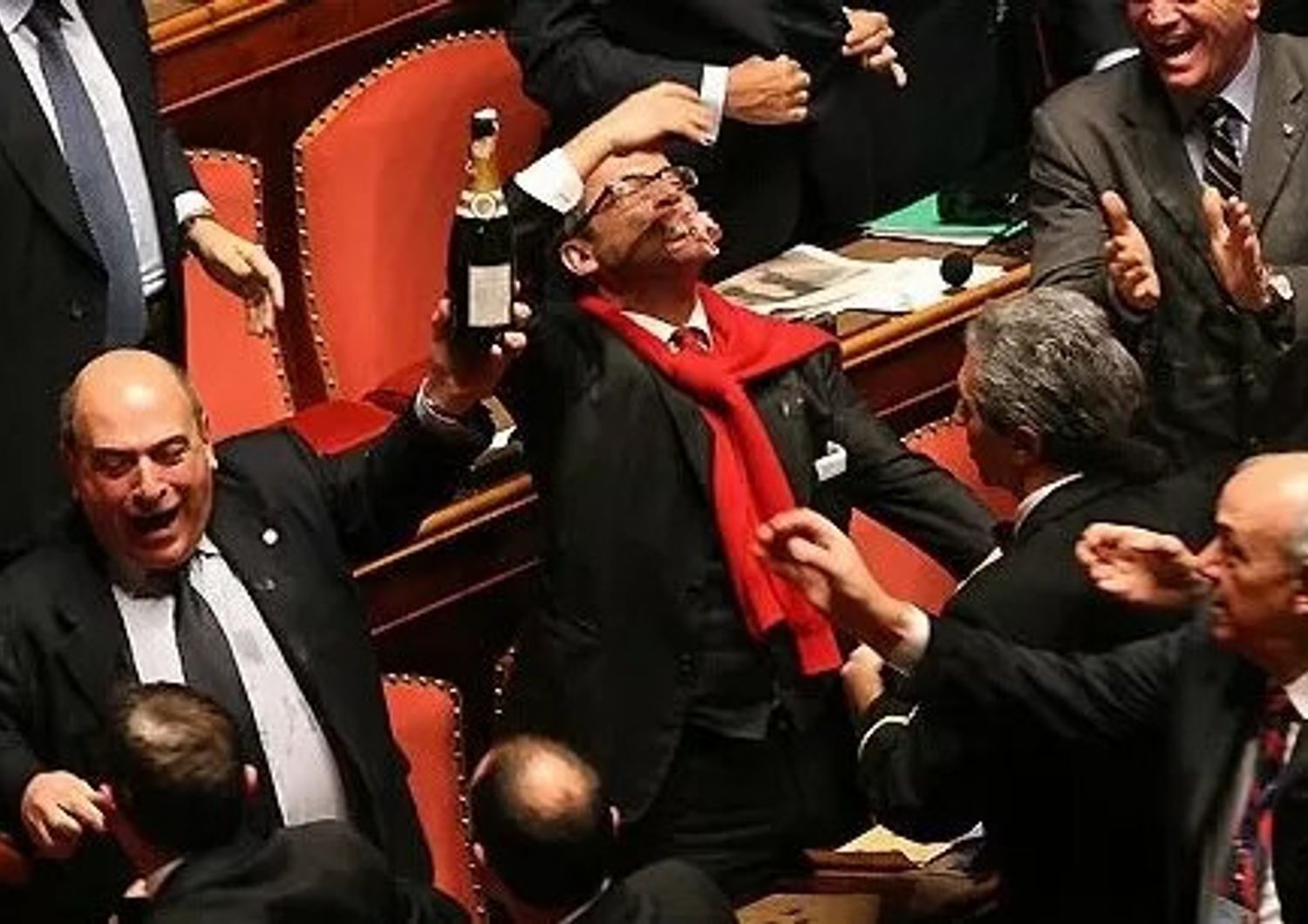 Il gesto di Nino Strano alla caduta dle governo Prodi