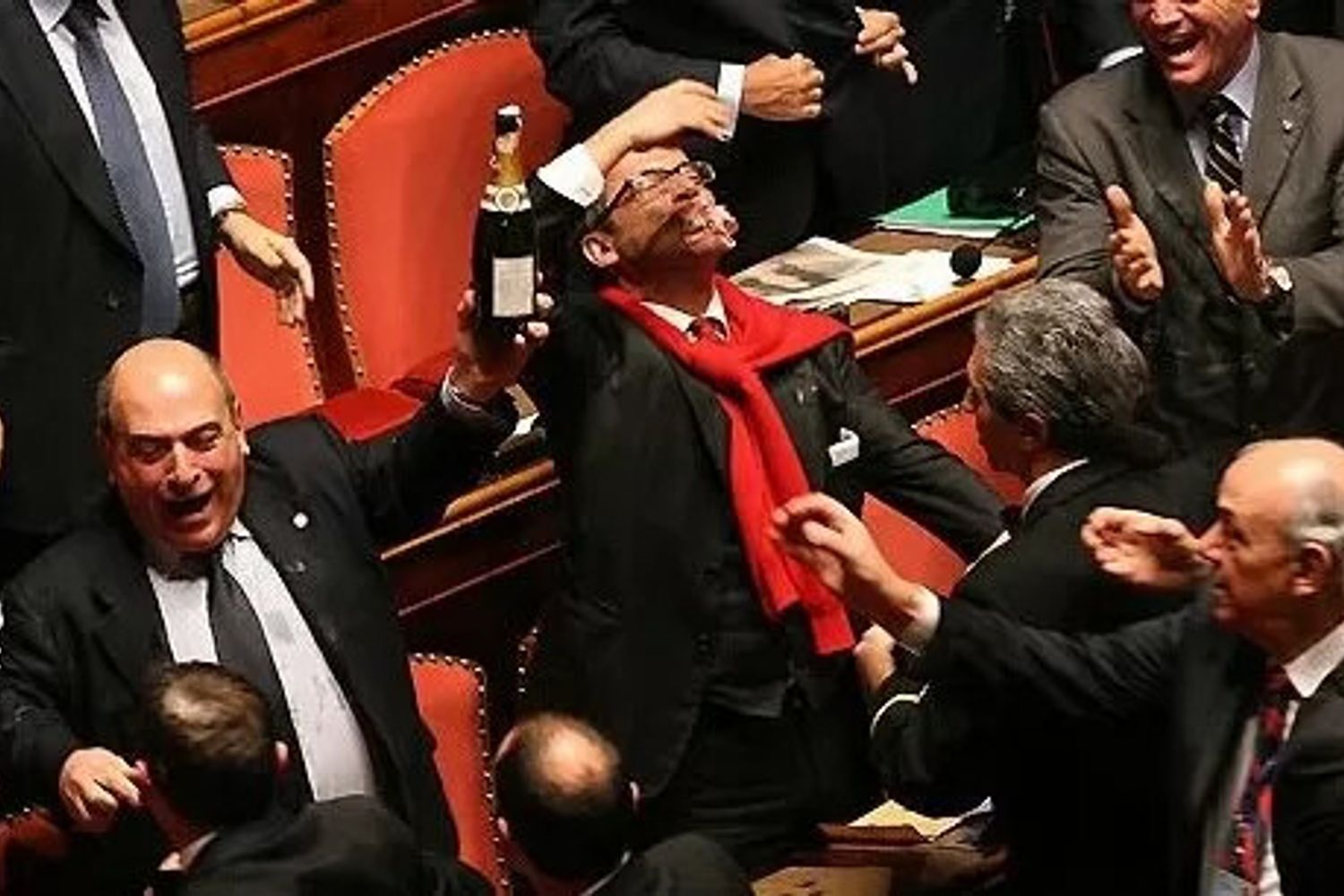 Il gesto di Nino Strano alla caduta dle governo Prodi