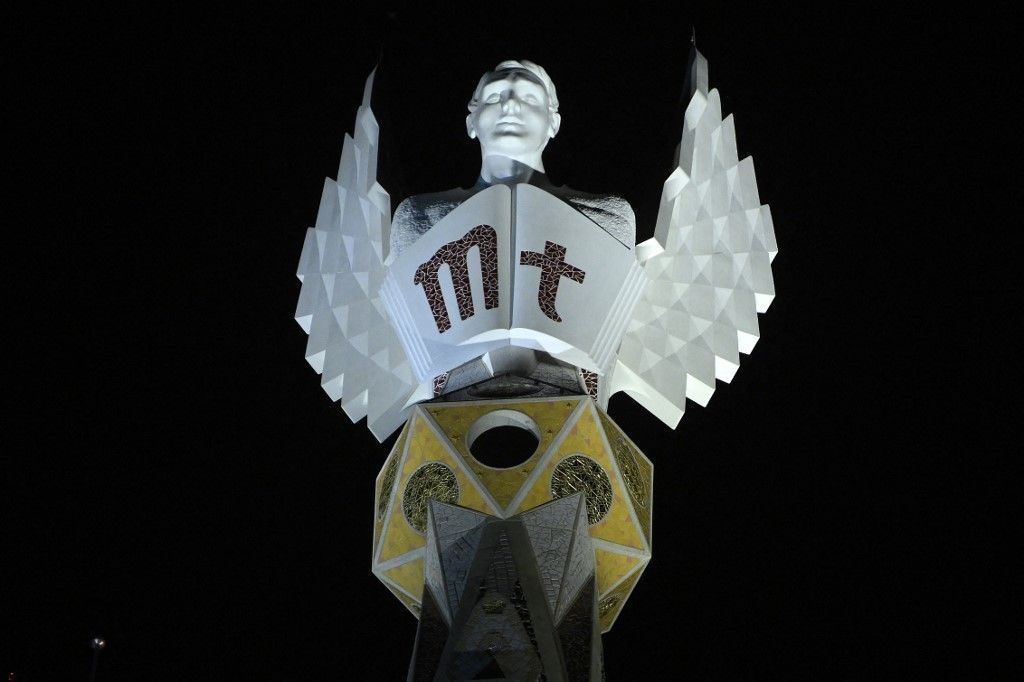 Sagrada Familia, il pinnacolo illuminato