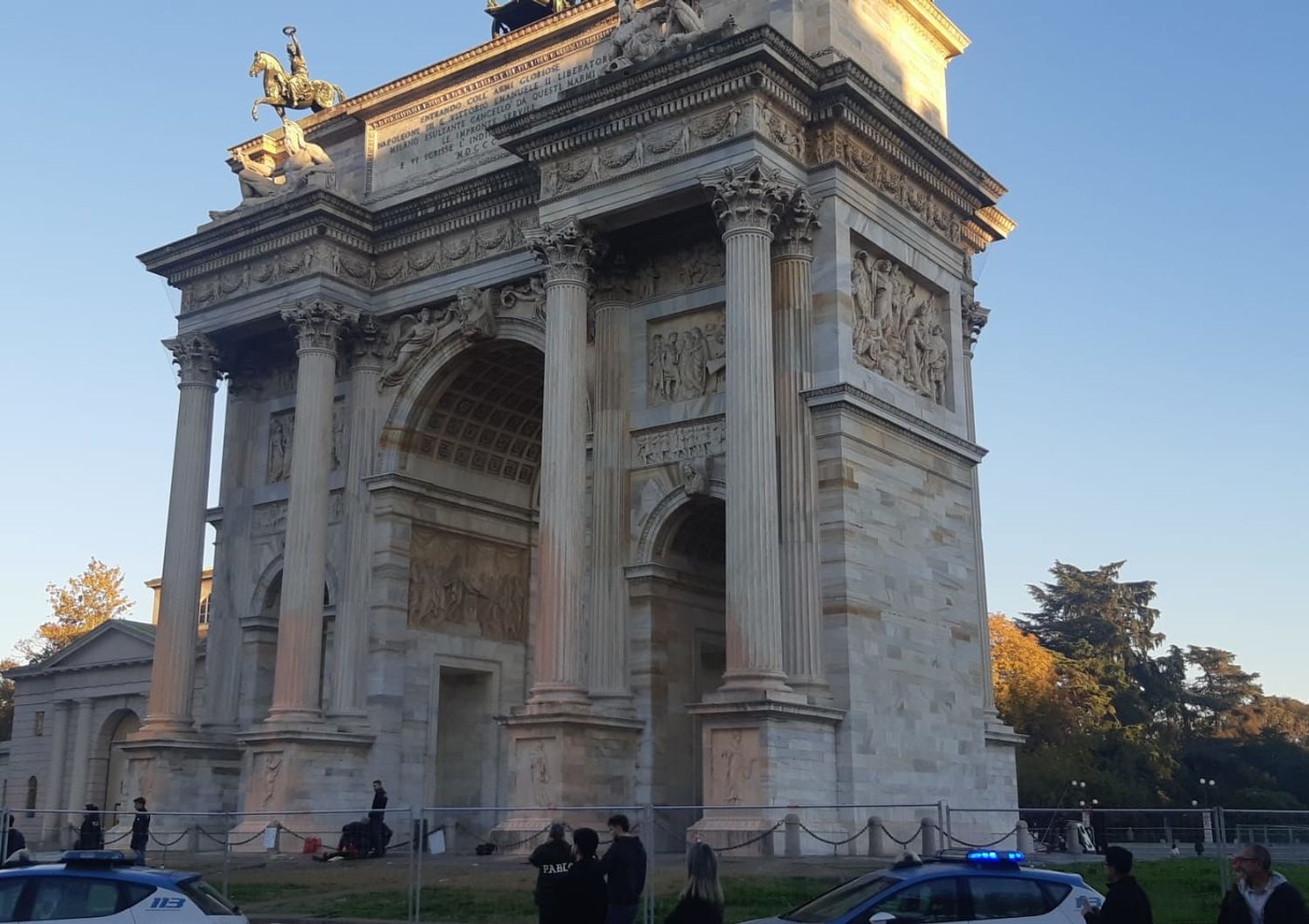 L'Arco della Pace imbrattato