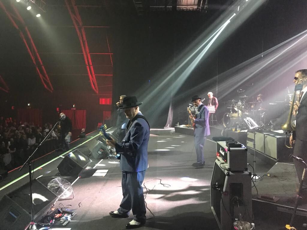 I Madness durante il loro concerto a Padova nel 2017