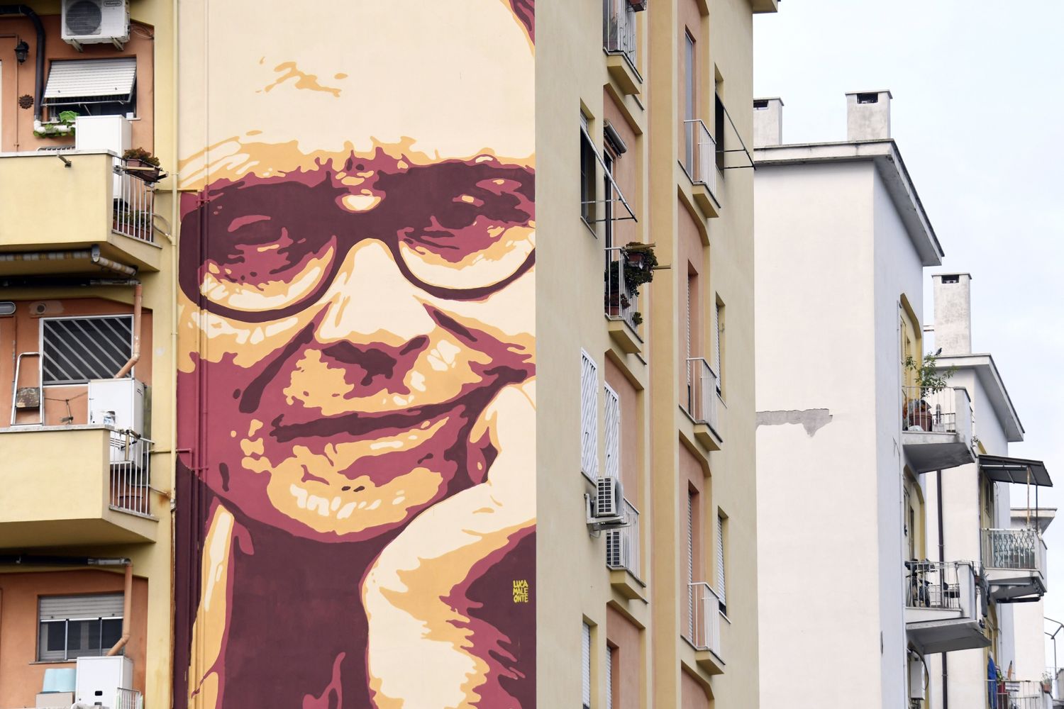 Roma. Il murale di Lucamaleonte dedicato a Ennio Morricone, sulla facciata di una palazzina Ater a piazza Lorenzo Lotto