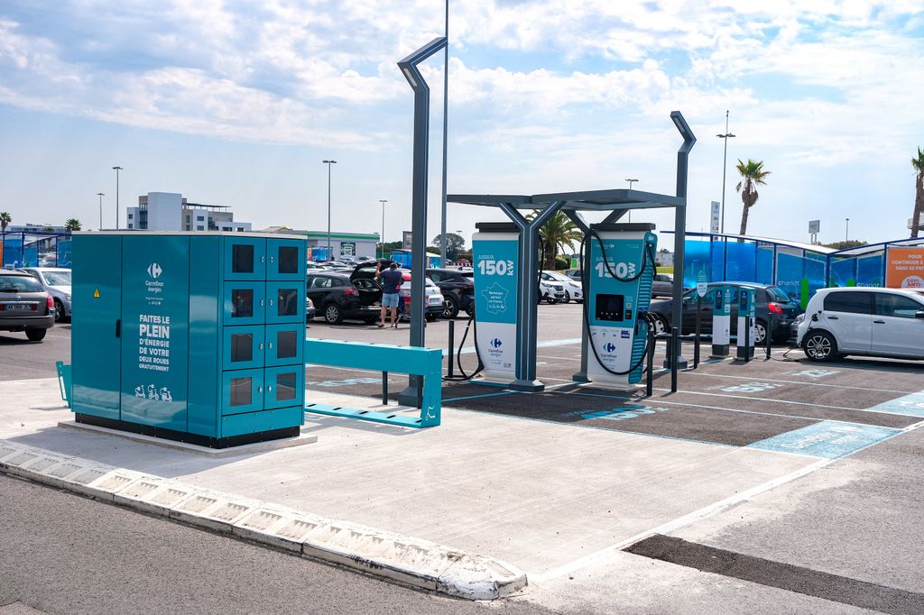 &nbsp;Francia, stazioni di ricarica per auto elettriche