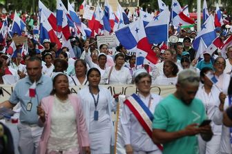 Marcia a Panama con una grande miniera