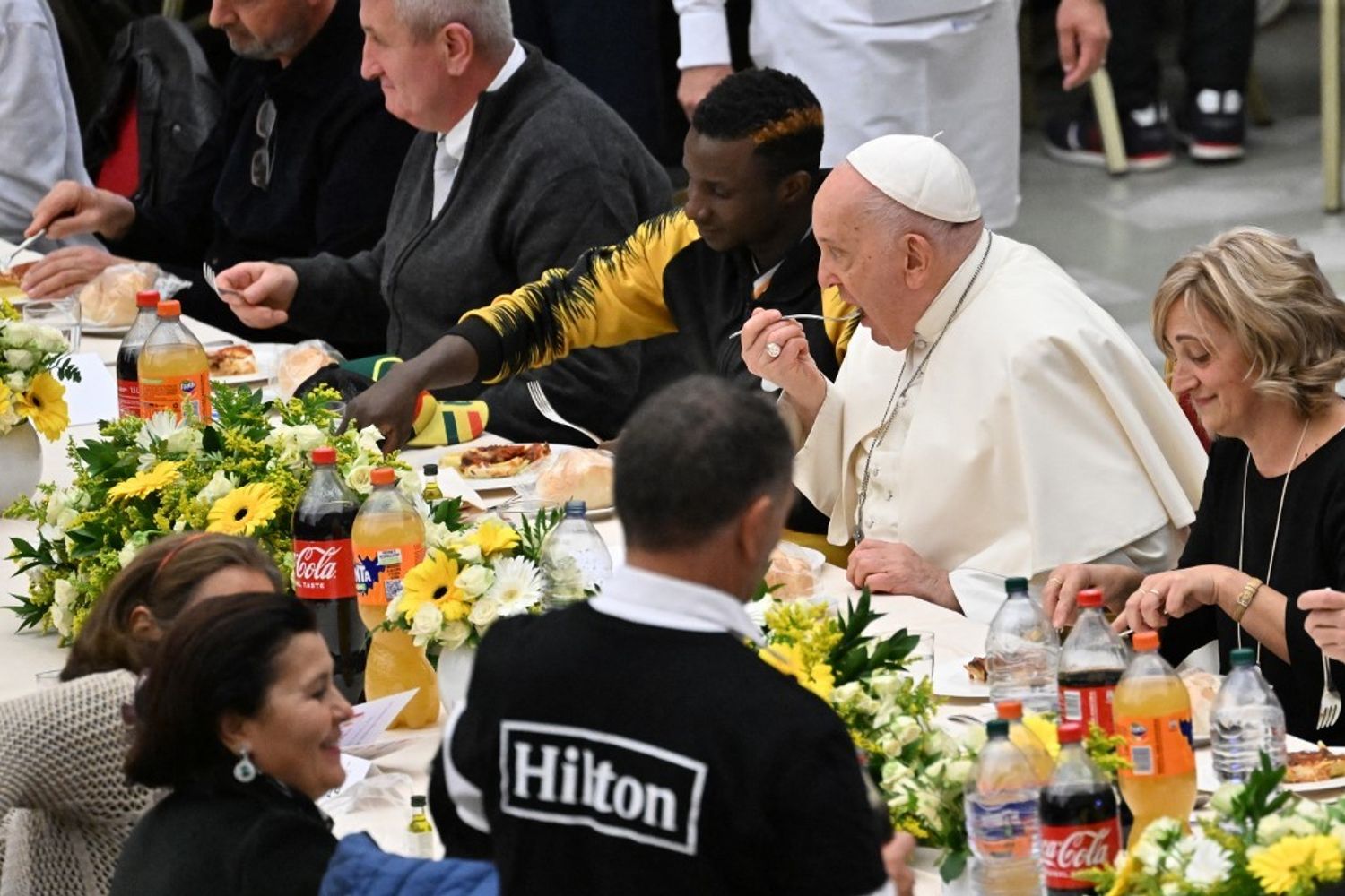 Il Papa a pranzo con i senza fissa dimora