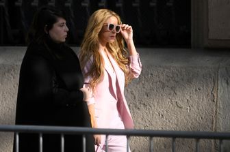 Shakira esce dal tribunale a Barcellona