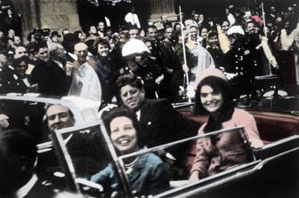 John e Jacqueline Kennedy sulla limousine presidenziale, Dallas 1963