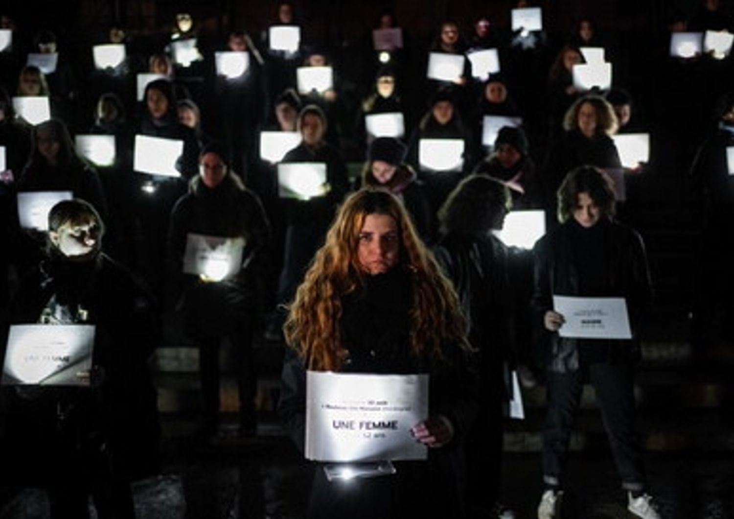 Manifestazione contro i femminicidi in Francia