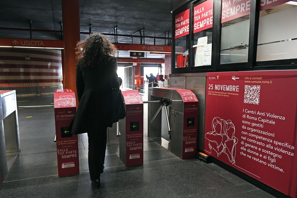 Campagna contro violenza e stalking su donne