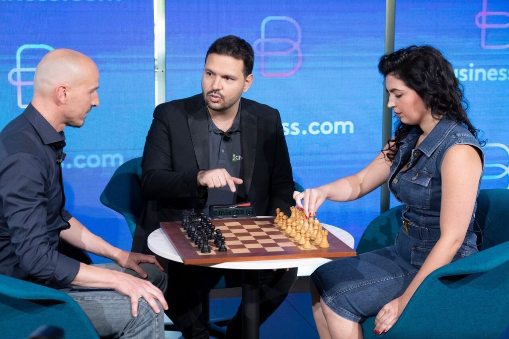 Romualdo Vitale, direttore italiano di Chess.com all'evento di Il Business (https://ilbusiness.com/) in compagnia di Marco Montemagno e Mariagrazia De Rosa