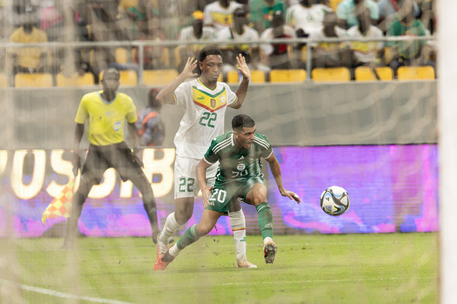 Youcef Atal, con la maglia verde dell'Algeria